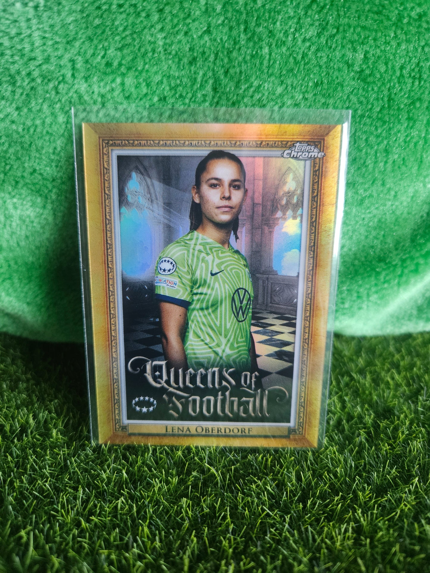 Lena Oberdorf - Queens of Football - Topps Chrome 2023