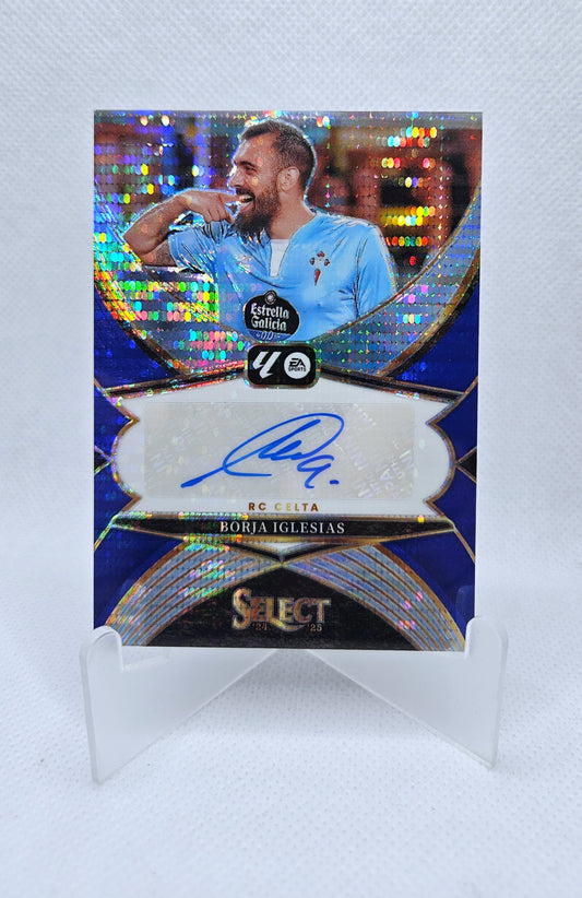 Borja Iglesias - Autógrafo original Blue Pulsar - Select LaLiga 24/25