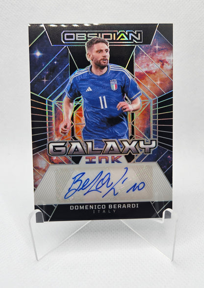 Domenico Berardi /199 - Autógrafo original Galaxy - Obsidian Soccer 24/25